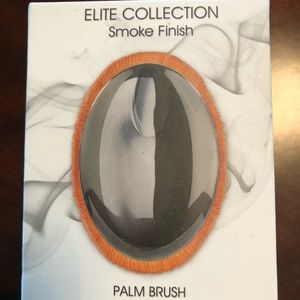 BNWT Artis Elite Palm Brush
